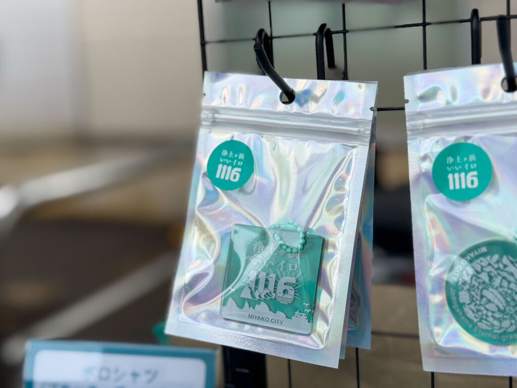 キーホルダー販売風景スクエアキーホルダーアップ